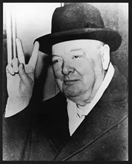 Churchill / V-Sign & Hat