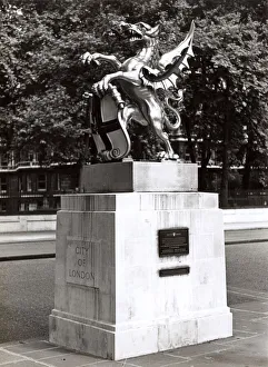 Images Dated 5th November 2018: The City Dragon - City of London - pedestal