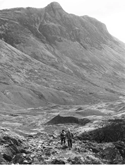 Images Dated 31st August 2016: Climbing in the Langdale Valley, Lake District, Cumbria