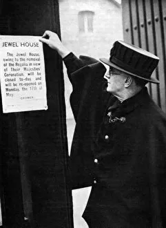 Yeoman Gallery: Closing Jewel House at Tower of London during 1937 Coronatio