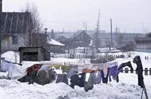 Frozen Gallery: Clothes drying in snowfall, Siberia