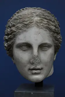 Cnidus Aphrodite. Marble sculpture. Roman copy of the 4th