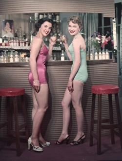 Cocktail Girls 1950S 4/4