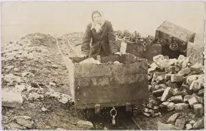 COLLIERY GIRL / 1890 S