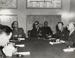 Erding Prints: Colonel Park Holland, Wing Commander Sitting (Centre Wea?