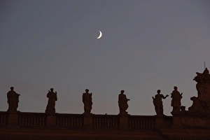 Images Dated 9th August 2005: Columnade of St. Peters Square of Vatican. Built by Bernini