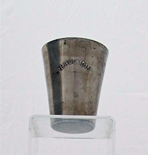 Images Dated 9th February 2013: Commemorative mug for schoolchildren of Chelmsford