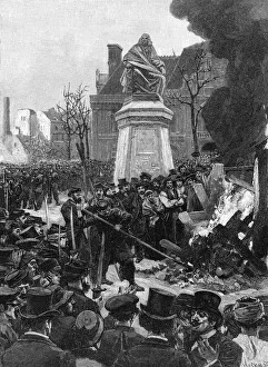 Images Dated 20th March 2018: COMMUNE / GUILLOTINE BURNT