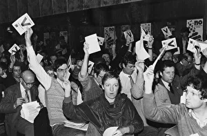 Bases Prints: Communist Party members voting