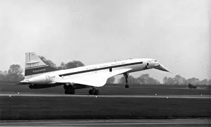 Fairford Prints: Concorde 01 G-AXDN lands at Fairford for the first time