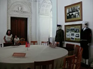 Ukraine Gallery: Conference table, Livadia Palace, Yalta, Ukraine