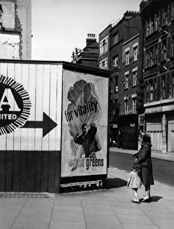 Images Dated 10th January 2012: Contemplating a nutritional advice poster in London, 1940s