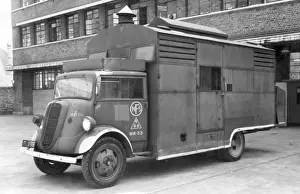 Lorries Prints: Conversion of NFS mobile kitchen unit to LFB control unit