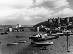 Images Dated 8th April 2011: Conway Castle