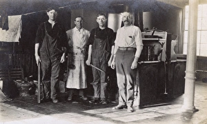 Shabby Gallery: Four cooks inside their work premises, USA