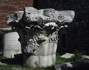 Corinthian capital with acanthus leaves. Garden of Topkapi P