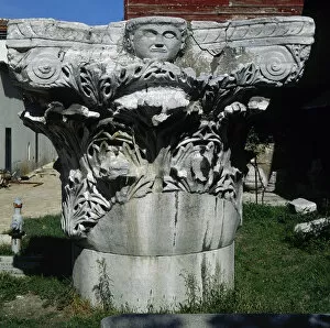 Acanthus Gallery: Corinthian capital with acanthus leaves. Garden of Topkapi P