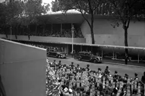 Coronation. Abbey. Cars deposit their passengers