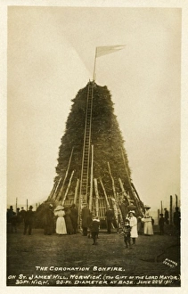 Images Dated 30th January 2012: The Coronation Bonfire on St James Hill, Norwich