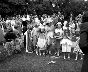 Images Dated 3rd April 2012: Coronation fancy dress party, Walton-on-the-Naze, Essex
