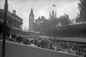 Images Dated 18th August 2011: Coronation. Grandstands, Queen Victoria Street
