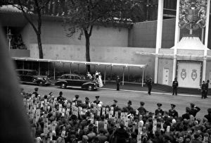 Gallacher Gallery: Coronation. Heads of State and VIPs arrive