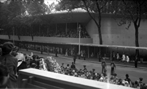 Gallacher Gallery: Coronation. Markers waiting for Guard of Honour