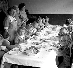 Images Dated 3rd April 2012: Coronation party, Walton-on-the-Naze, Essex