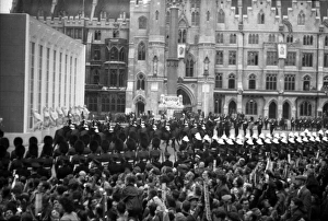 Gallacher Gallery: Coronation. Queen Mothers mounted escort