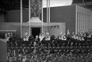 Images Dated 18th August 2011: Coronation. Queens escort Household Cavalry