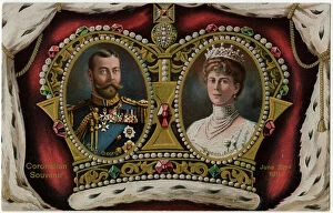 Coronation Collection: Coronation Souvenir Postcard - King George V and Queen Mary