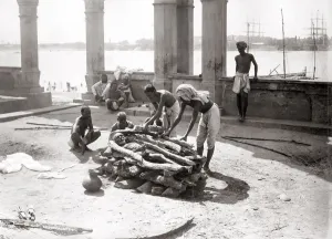 Cremation Prints: Corpse on funeral pyre, cremation, Calcutta, India