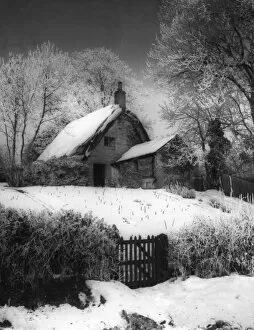 Images Dated 8th April 2011: Cottage in the Snow