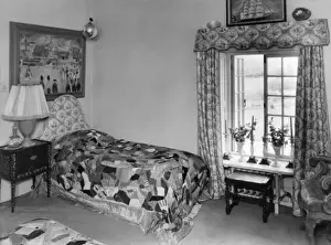 Matching Prints: Country Bedroom 1940S