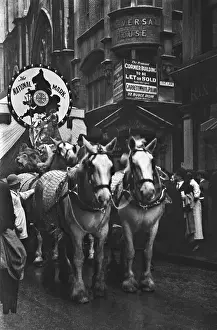 Countrymen Prints: Countrymen with horses in the City of London