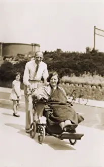 Injury Prints: A couple don t let injury spoil their seaside holiday