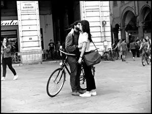 Couple kissing Piazza Garibaldi Pisa