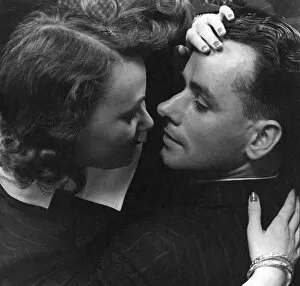 Images Dated 11th January 2012: Couple in love, 1940s