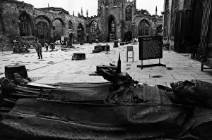 Images Dated 9th September 2011: Coventry Cathedral Tomb