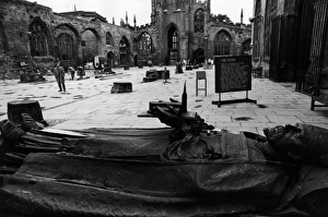 Images Dated 9th September 2011: Coventry Cathedral Tomb