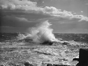 Images Dated 16th June 2011: Crashing Waves