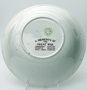 Images Dated 23rd September 2010: Cream pottery bowl - WWI - Bairnsfatherware