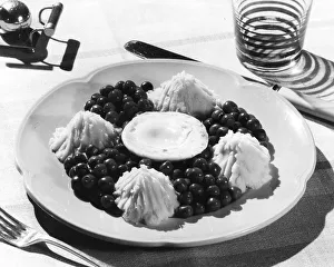 Images Dated 29th March 2018: CREAMED POTATOES & PEAS CREAMED POTATOES & PEAS