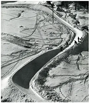 Workmen busy tuning up what is one of the most famous toboggan runs in the world - the Cresta Run in St. Moritz - at Battledore and Shuttlecock, two well known turns. Date: 1924 The Cresta Run - a repair party at work
