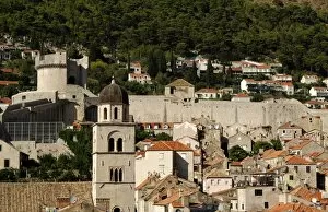 Urbanism Collection: CROATIA. DUBROVNIK. View of the medieval neighborhood with t