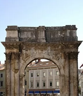 Images Dated 1st September 2007: Croatia. Pula. Triumphal Arch of the Sergii