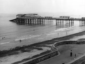 Cold Gallery: Cromer Pier