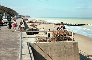 Cromer Prints: Cromer - West Beach and promenade