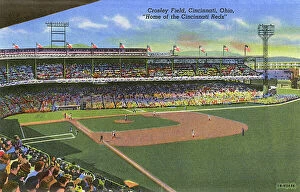 Spectators Collection: Crosley Field sports ground, Cincinnati, Ohio, USA