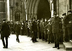 Nationalism Collection: Crowd outside the Law Courts, London - Casement Trial